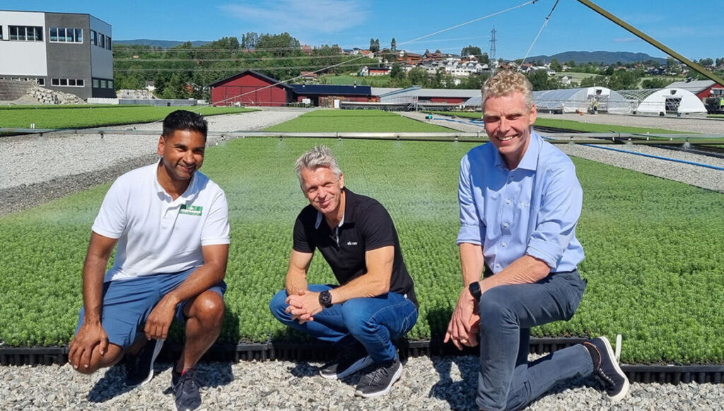 Tre sentrale personer i samarbeidet mellom Elkonor og Trefadder: Anders Kristiansen, daglig leder i Trefadder, Baard-Espen Hansen, daglig leder i Elkonor, og Lars Kihle, daglig leder i Norgesplanter. Foto: elektro247.no
